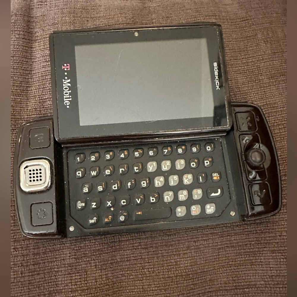 T mobile sidekick. Vintage flip phone - Picture 2 of 5